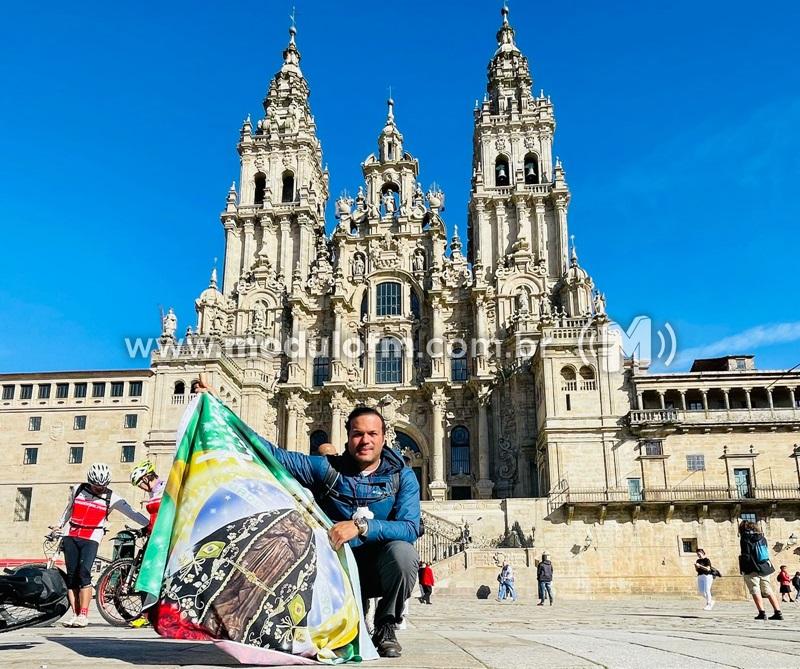 Padre Alessandro Campos finaliza o Caminho do Santiago de...