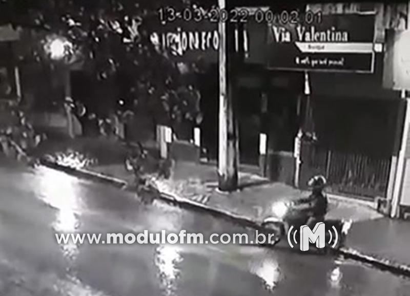 Veja o vídeo: Jovem embriagado é preso após atropelar motociclista e garupa grávida e não prestar socorro em Coromandel