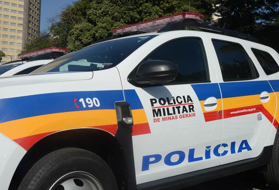 Dupla armada com facas assalta padaria em Patrocínio e...