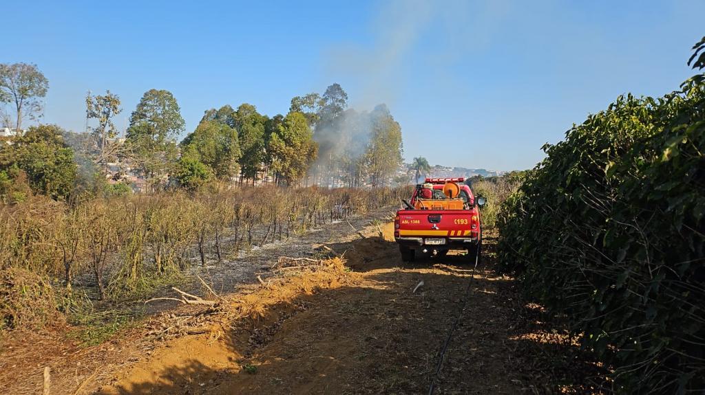 Imagem 1 do post Incêndio em pastagem atinge 10 hectares de fazenda e mobiliza Corpo de Bombeiros