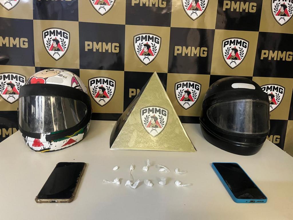 Dupla é presa por tráfico de drogas durante patrulhamento em Patrocínio
