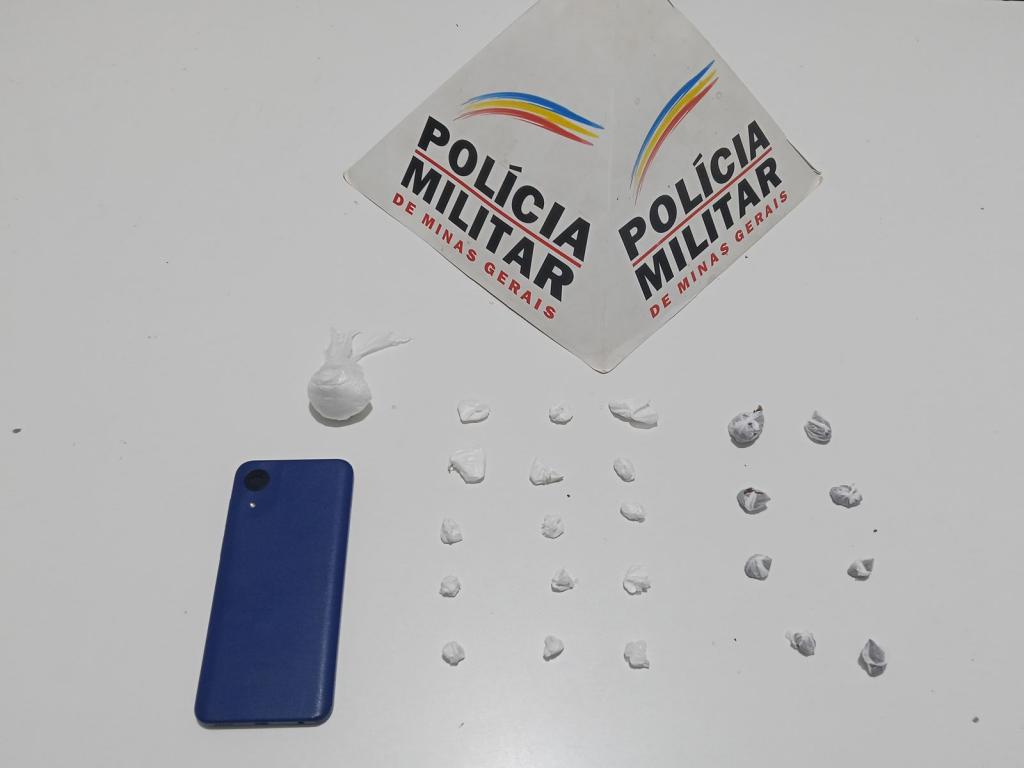 Após denúncia anônima, homem é preso com cocaína e maconha em Serra...