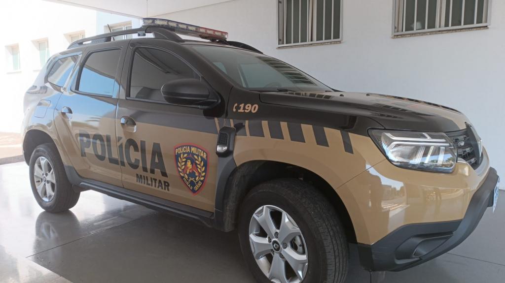 Dupla causa confusão, foge da PM e acaba presa...