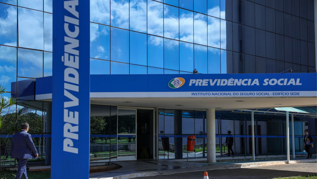 INSS já devolveu mais de R$ 2,3 bilhões a aposentados que sofreram descontos indevidos INSS já devolveu mais de R$ 2,3 bilhões a aposentados que sofreram descontos indevidos
