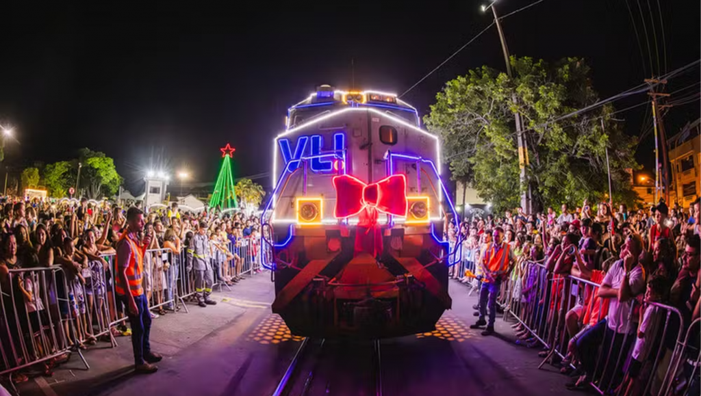 Papai Noel da VLI chegará a Patrocínio em locomotiva iluminada no dia...