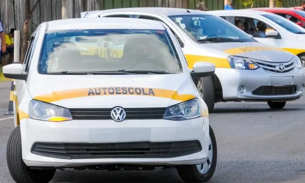 Minas mantém prova de baliza enquanto outros estados flexibilizam exame da CNH