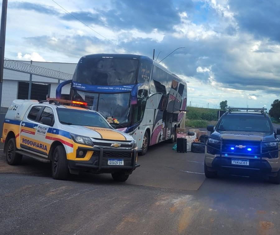 Ônibus que seguia de São Paulo para a Bahia é interceptado com drogas em rodovia em Patrocínio