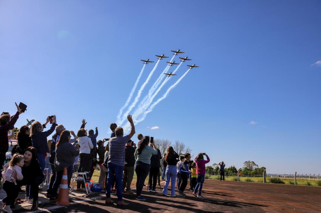Menos de um ano depois, Esquadrilha da Fumaça tem...