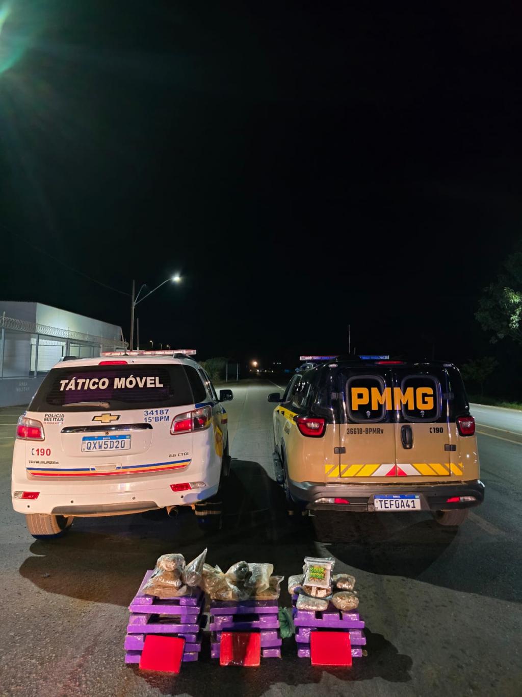 Imagem 1 do post Após bater em árvore durante fuga, dupla é presa com grande carga de drogas em Patos de Minas na BR-365