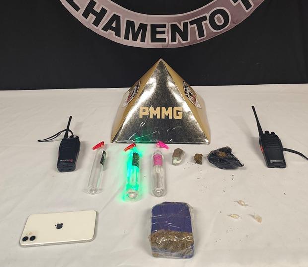 Homem é preso e adolescente apreendido por tráfico no...