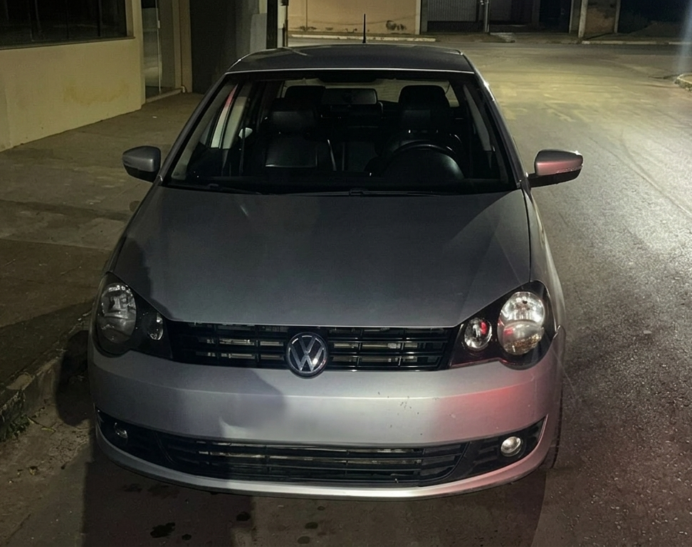 Após furto, cerco policial na região termina com carro recuperado e dupla...