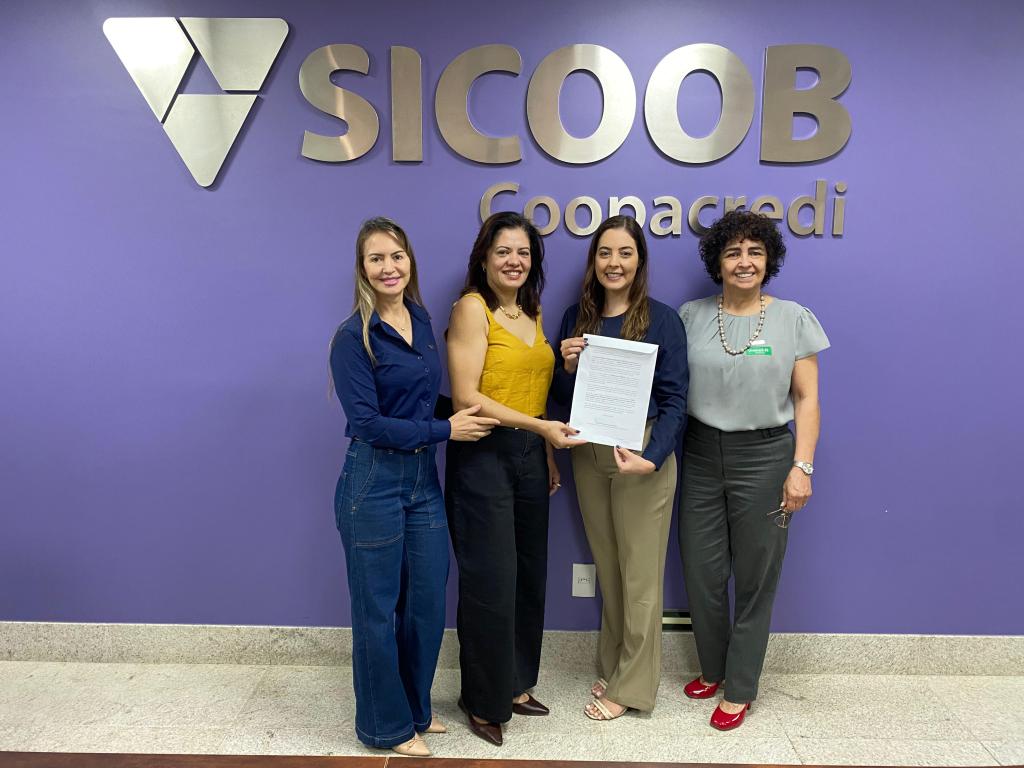 Presidente do Sicoob Coopacredi será homenageada em prêmio estadual durante fórum em Minas Gerais
